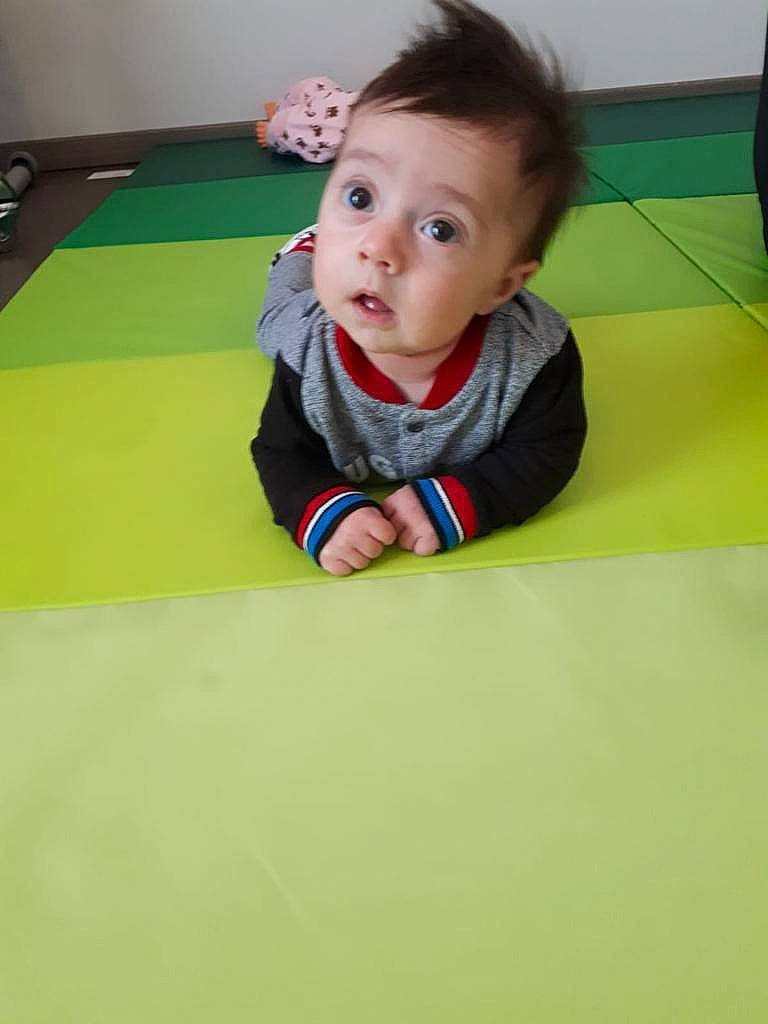 Tiago a rejoint le concours — aidez-le/la à gagner de superbes lots ! baby, baby_toddler_clothing, cheek, child, crawling, eye, floor, flooring, fun, grass, happy, hardwood, jacket, leisure, person, room, sitting, sleeve, surprise, t_shirt