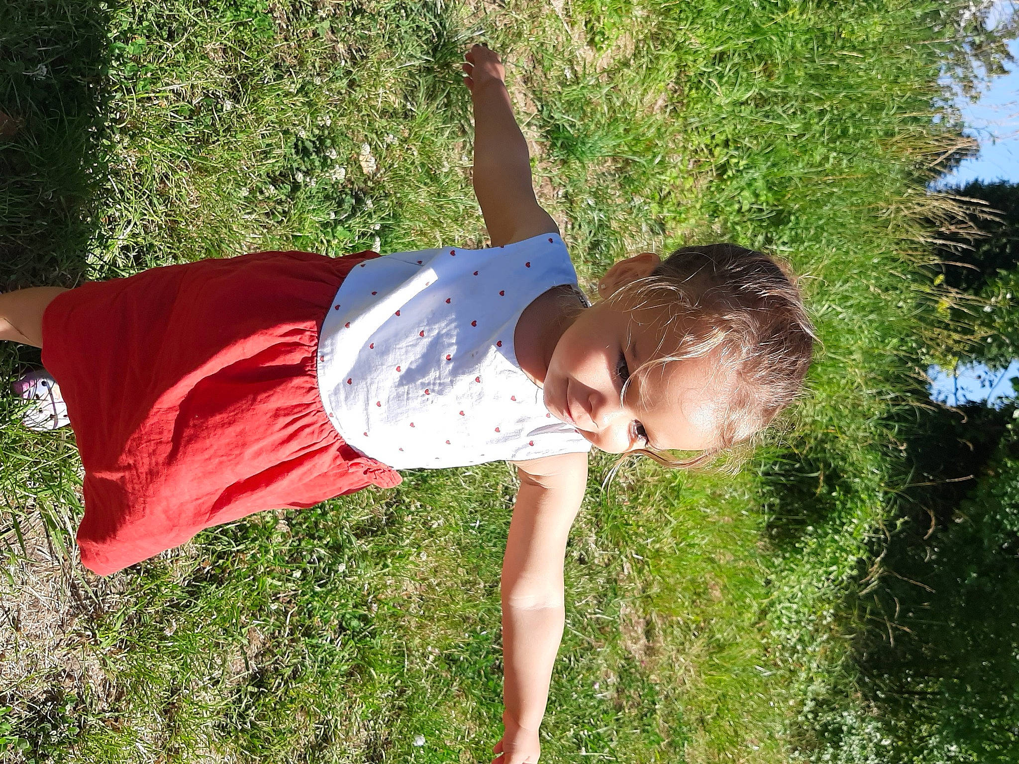 Kimberley a rejoint le concours — aidez-le/la à gagner de superbes lots ! fun, grass, person, plant, summer, tree, vacation