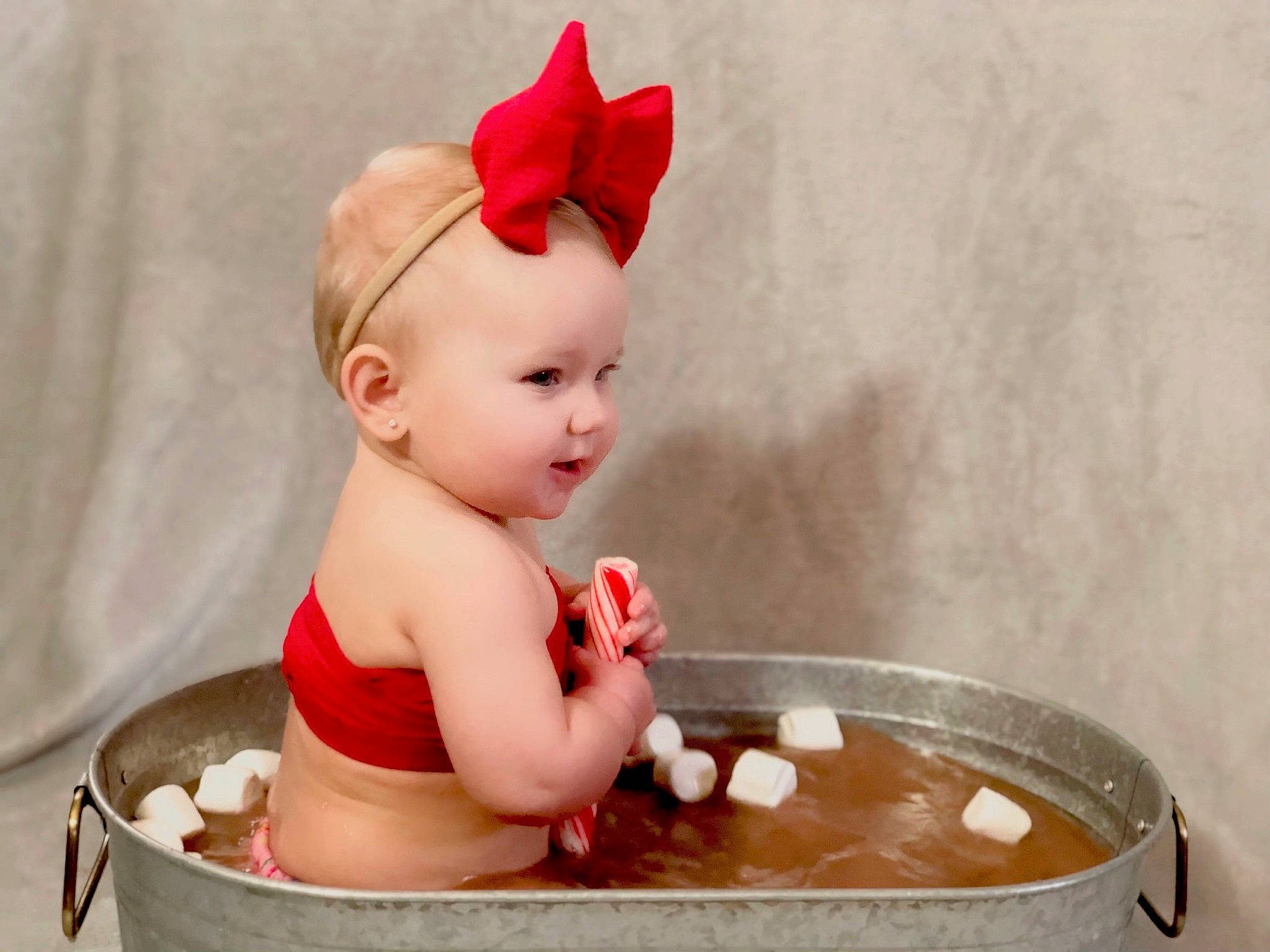 Adaleigh is registered to the contest to win money with this photo: baby, baby_bathing, bathing, bathtub, child, hair_accessory, person, pink, red, toddler