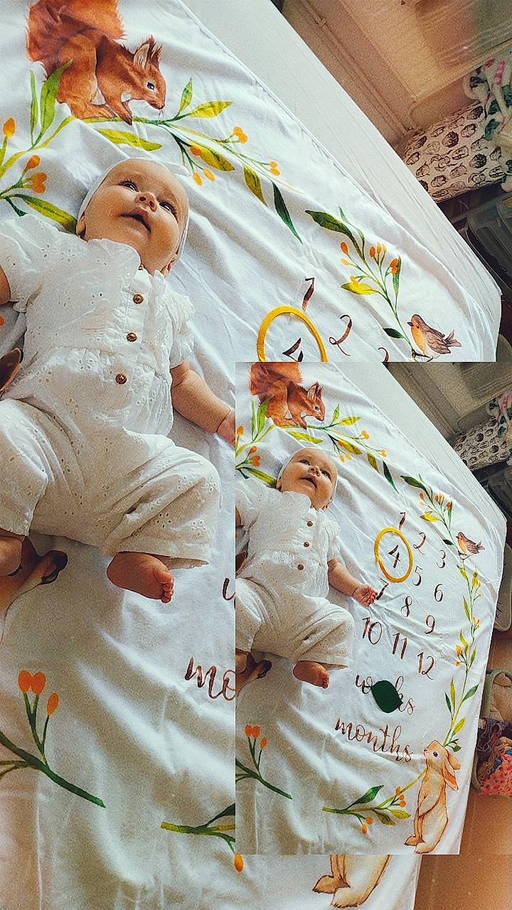 Julia a rejoint le concours — aidez-le/la à gagner de superbes lots ! baby, baby_toddler_clothing, bedding, child, comfort, couch, event, font, fun, happy, hat, linens, orange, pattern, person, room, sleeve, t_shirt, textile, toddler