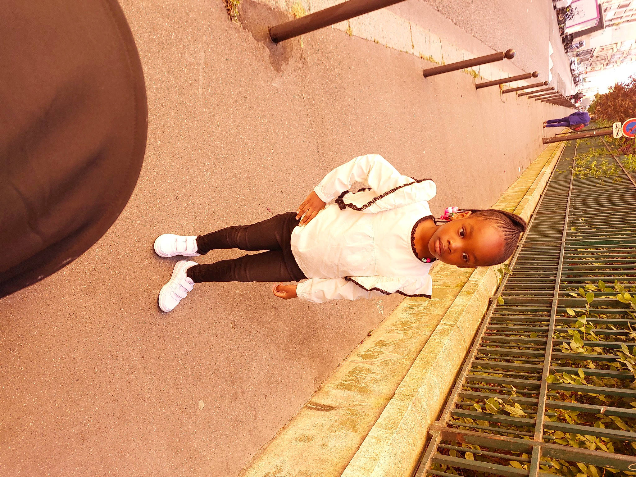 Amanda participe au concours pour gagner de l'argent avec cette photo : child, floor, flooring, fun, happy, hardwood, human_leg, landscape, leisure, orange, person, plant, shadow, tints_and_shades, toddler, vacation, wood