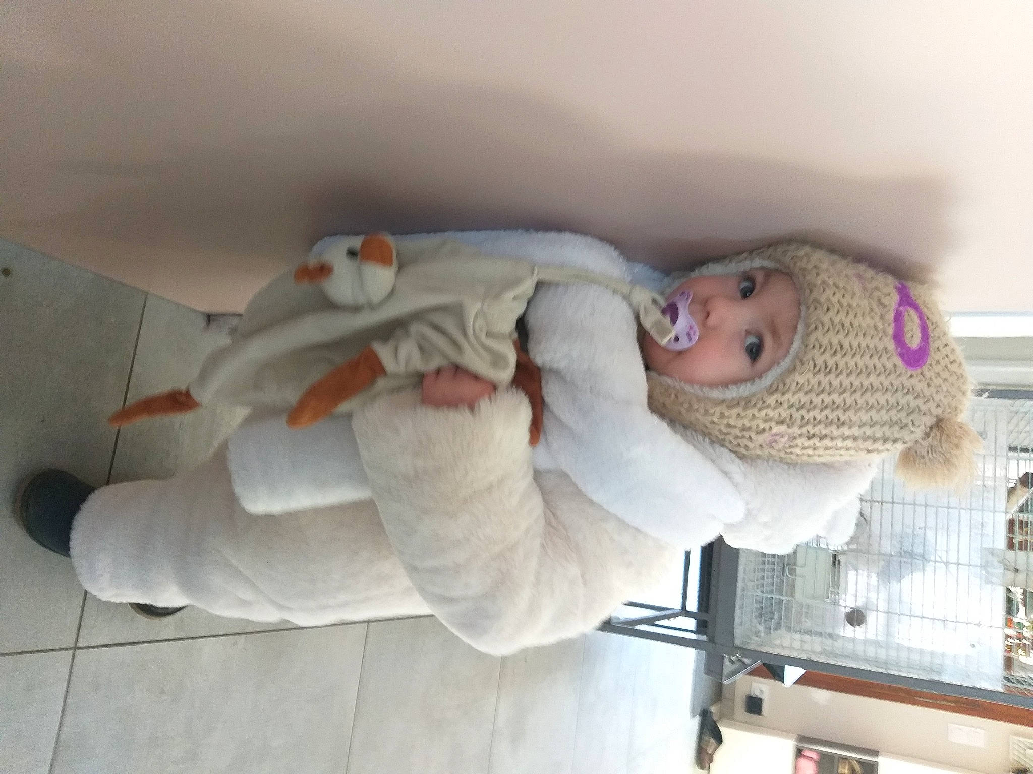Oxana Guiliana participe au concours pour gagner de l'argent avec cette photo : baby, child, comfort, flooring, fur, headwear, hospital, linens, machine, person, room, textile, toddler, wool