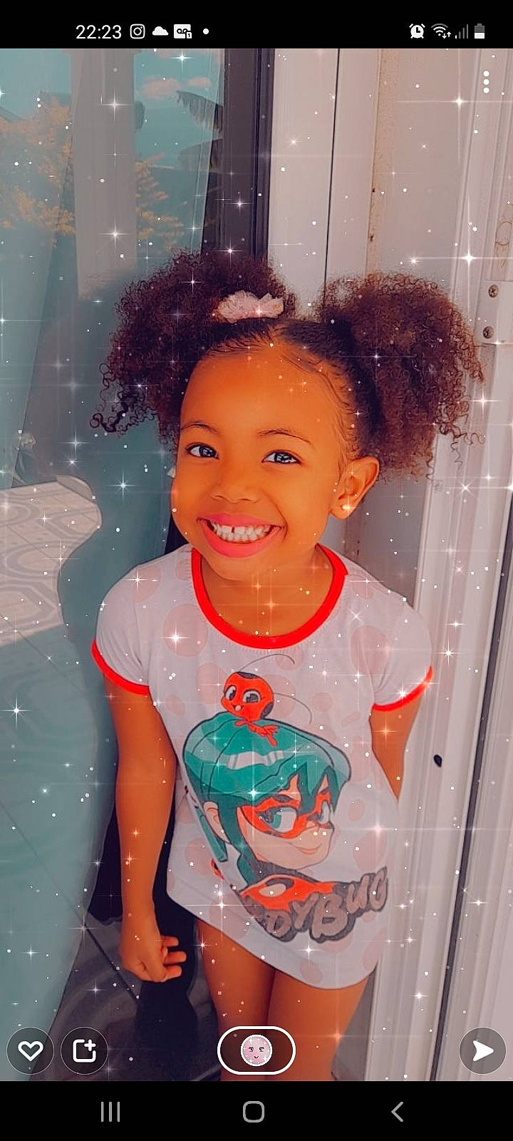 Séreyna-calysta a rejoint le concours — aidez-le/la à gagner de superbes lots ! afro, art, beauty, cheek, cool, event, fashion, fashion_design, forehead, fun, hair, happy, jheri_curl, joy, lip, magenta, person, pink, smile, standing