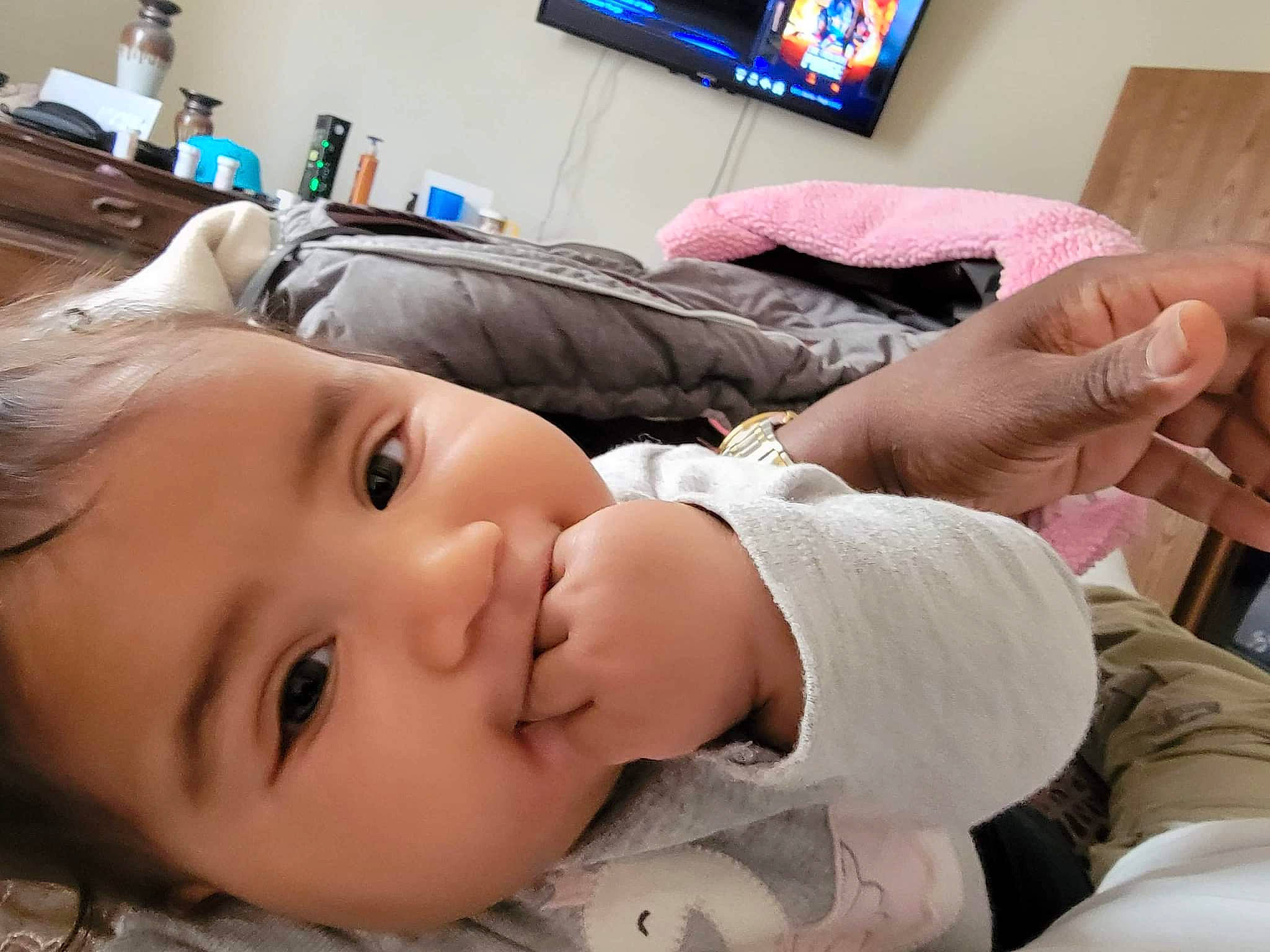 Hélena joined the competition — help win amazing prizes! baby, baby_toddler_clothing, cheek, comfort, elbow, eyebrow, eyelash, finger, gesture, happy, mammal, mouth, muscle, neck, nose, person, skin, smile, television, toddler