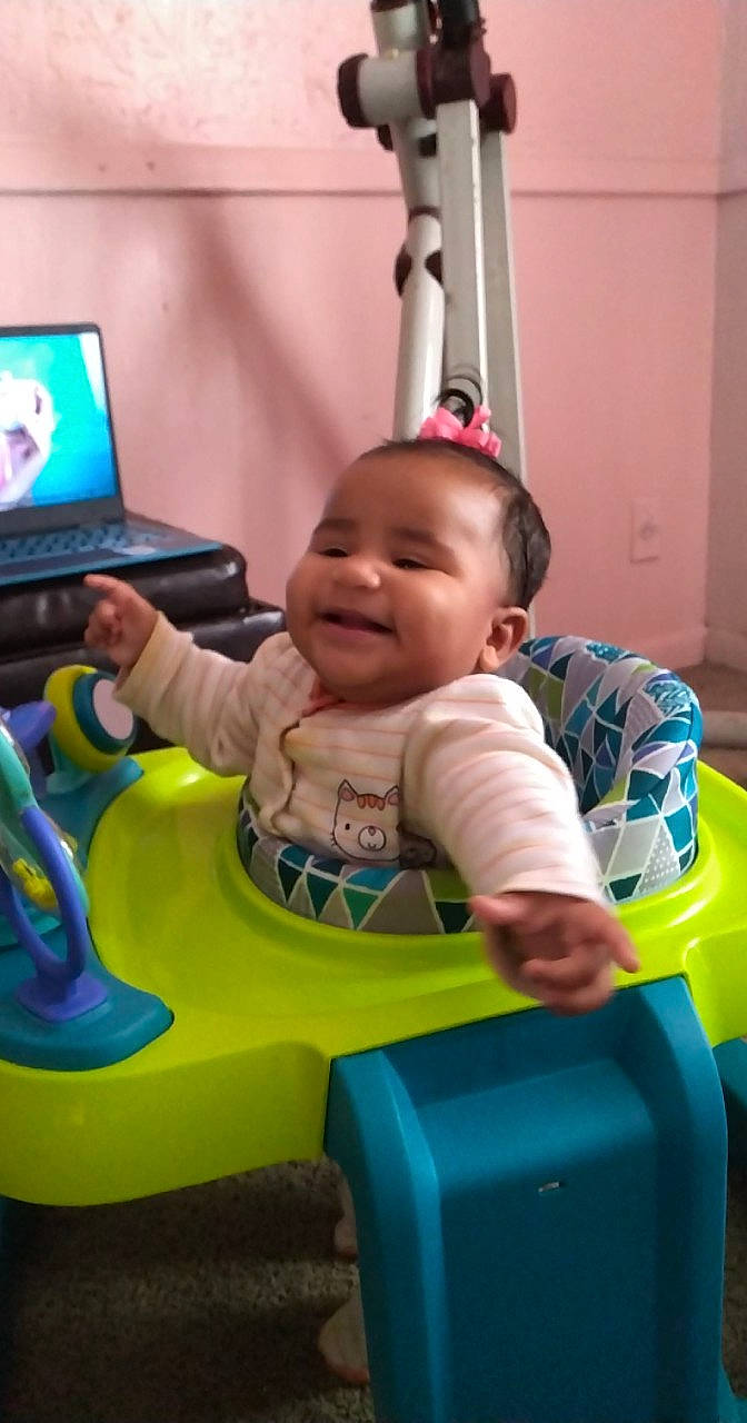 Hélena is registered to the contest to win money with this photo: baby, baby_playing_with_toys, baby_toddler_clothing, child, computer, fun, happy, human_body, input_device, joy, laptop, leisure, person, personal_computer, play, recreation, shorts, sitting, smile, standing