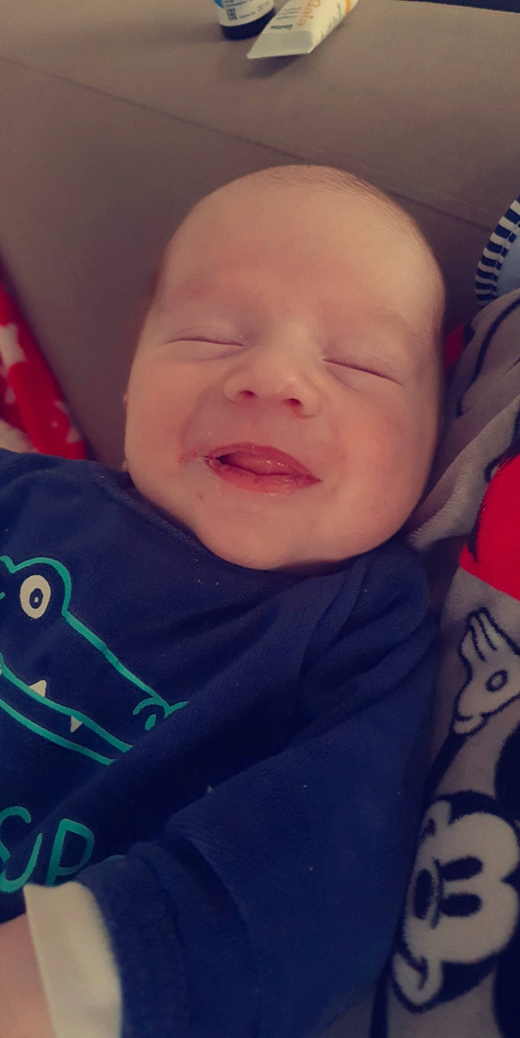 Meysson a rejoint le concours — aidez-le/la à gagner de superbes lots ! baby, cheek, chin, comfort, eyebrow, face, facial_expression, forehead, happy, iris, lip, mammal, mouth, neck, nose, person, product, skin, sleeve, smile