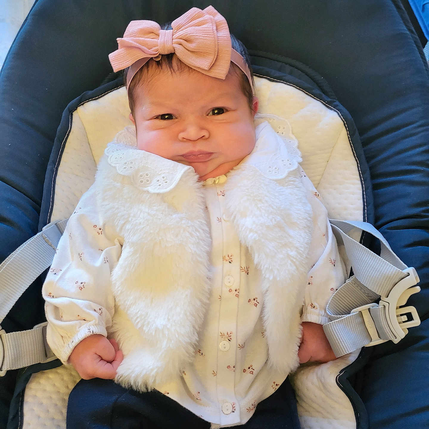 Israa participe au concours pour gagner de l'argent avec cette photo : baby, bed, car, car_interior, carseat, clothing, cushion, face, furniture, hat, head, homedecor, knitwear, newborn, person, photography, portrait, sweater, transportation, vehicle