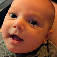 Charles participe au concours pour gagner de l'argent avec cette photo : baby, closeup, face, eyes, blanket, infant, child, cute, expression, portrait, skin, mouth, head, person, soft, texture, indoors, warm, young, happy