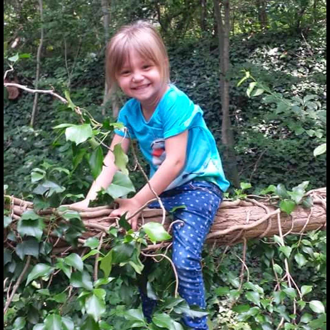 Sonia participe au concours pour gagner de l'argent avec cette photo : backyard, branch, flora, forest, fun, garden, gardener, girl, grass, joy, jungle, leaf, nature, person, plant, play, rainforest, shrub, tree, woodland