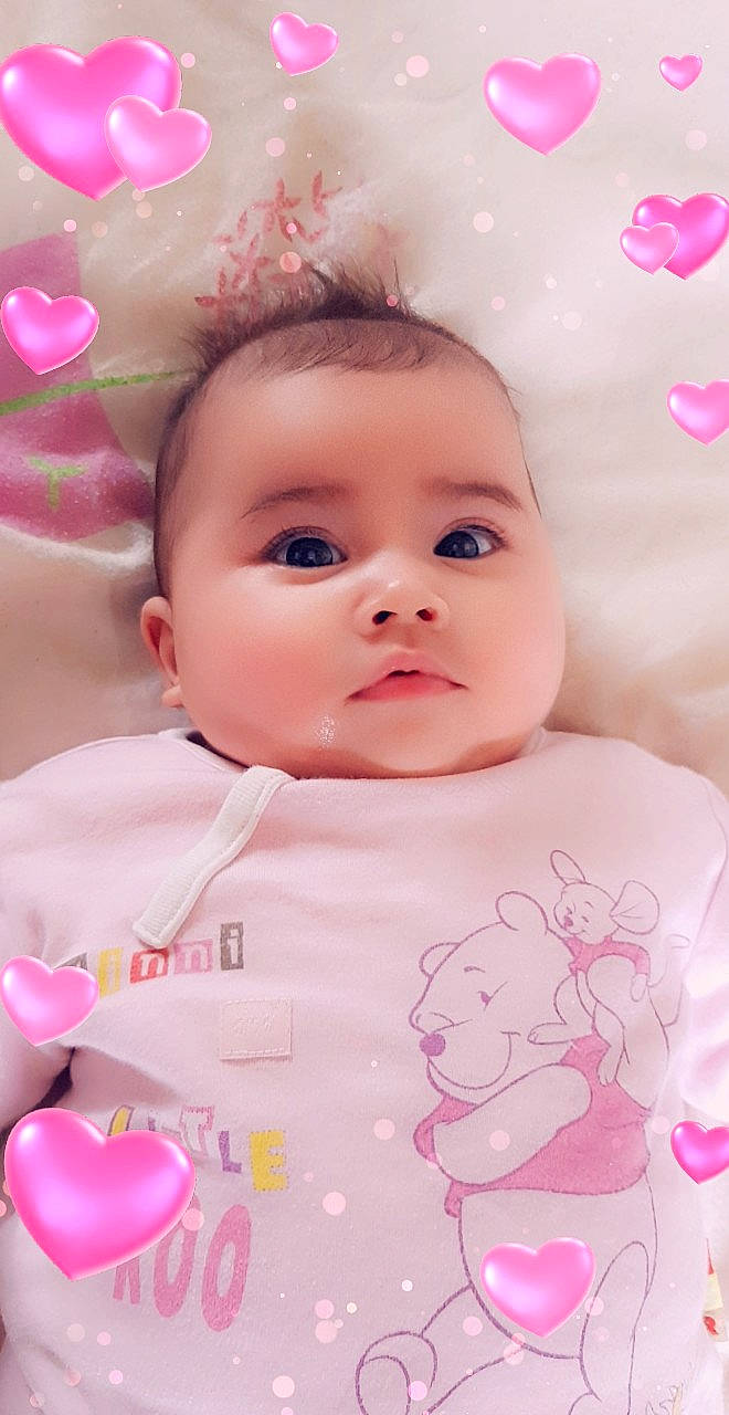 Thya participe au concours pour gagner de l'argent avec cette photo : beauty, cheek, child, close_up, face, forehead, girl, head, human_hair_color, infant, iris, lip, mouth, nose, person, petal, pink, product, skin, smile