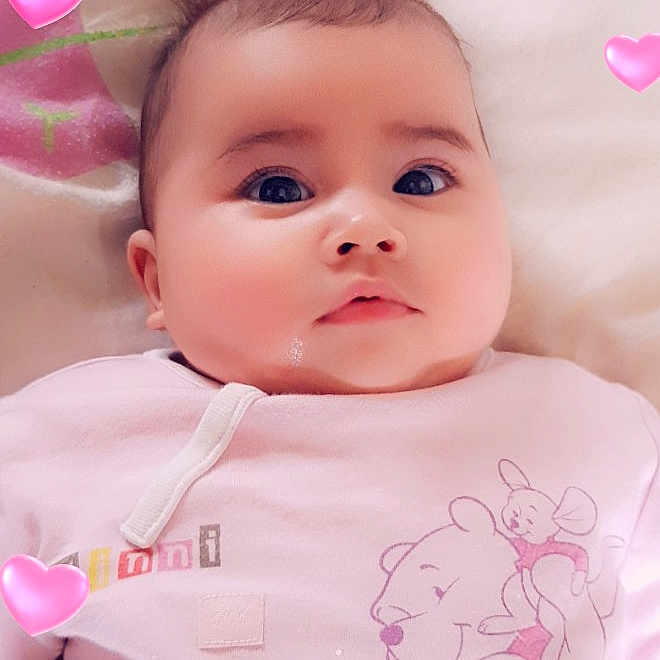 Thya participe au concours pour gagner de l'argent avec cette photo : beauty, cheek, child, close_up, face, forehead, girl, head, human_hair_color, infant, iris, lip, mouth, nose, person, petal, pink, product, skin, smile