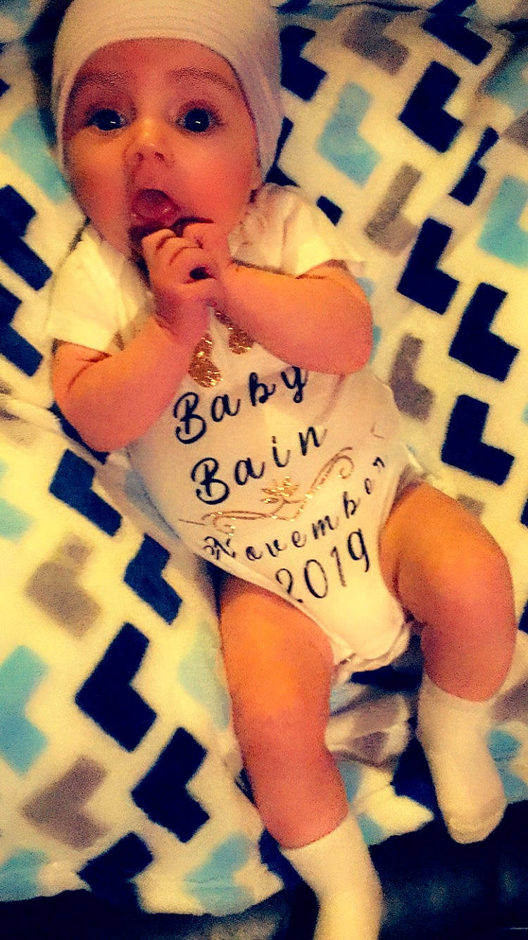 Axl is registered to the contest to win money with this photo: baby, cheek, child, cool, fun, leg, nose, person, photography, selfie, smile, surprise, thigh, thumb, toddler