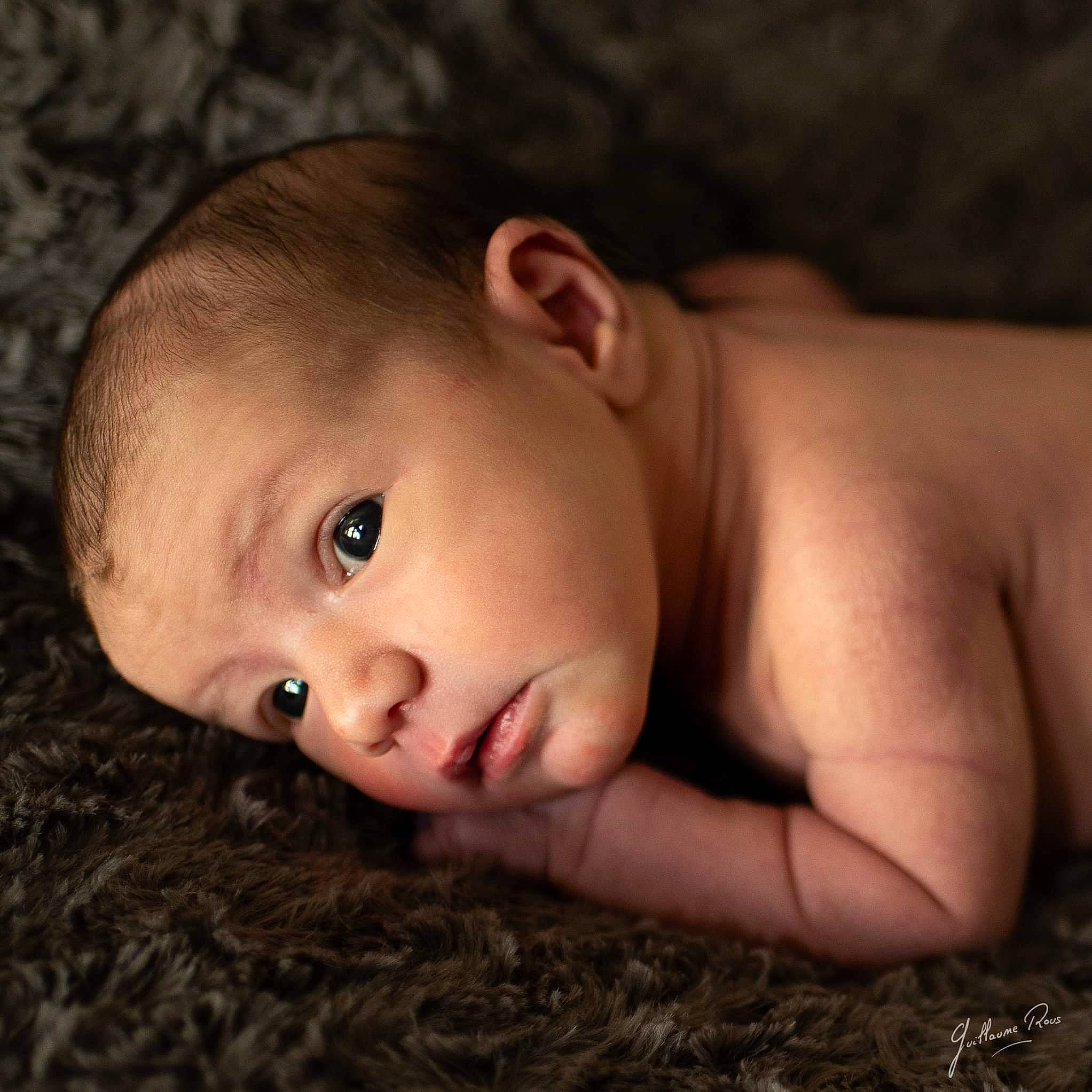 Lùna participe au concours pour gagner de l'argent avec cette photo : baby, cheek, child, close_up, crawling, eye, face, hand, head, lip, mouth, muscle, nose, person, photography, portrait, portrait_photography, skin, smile, toddler