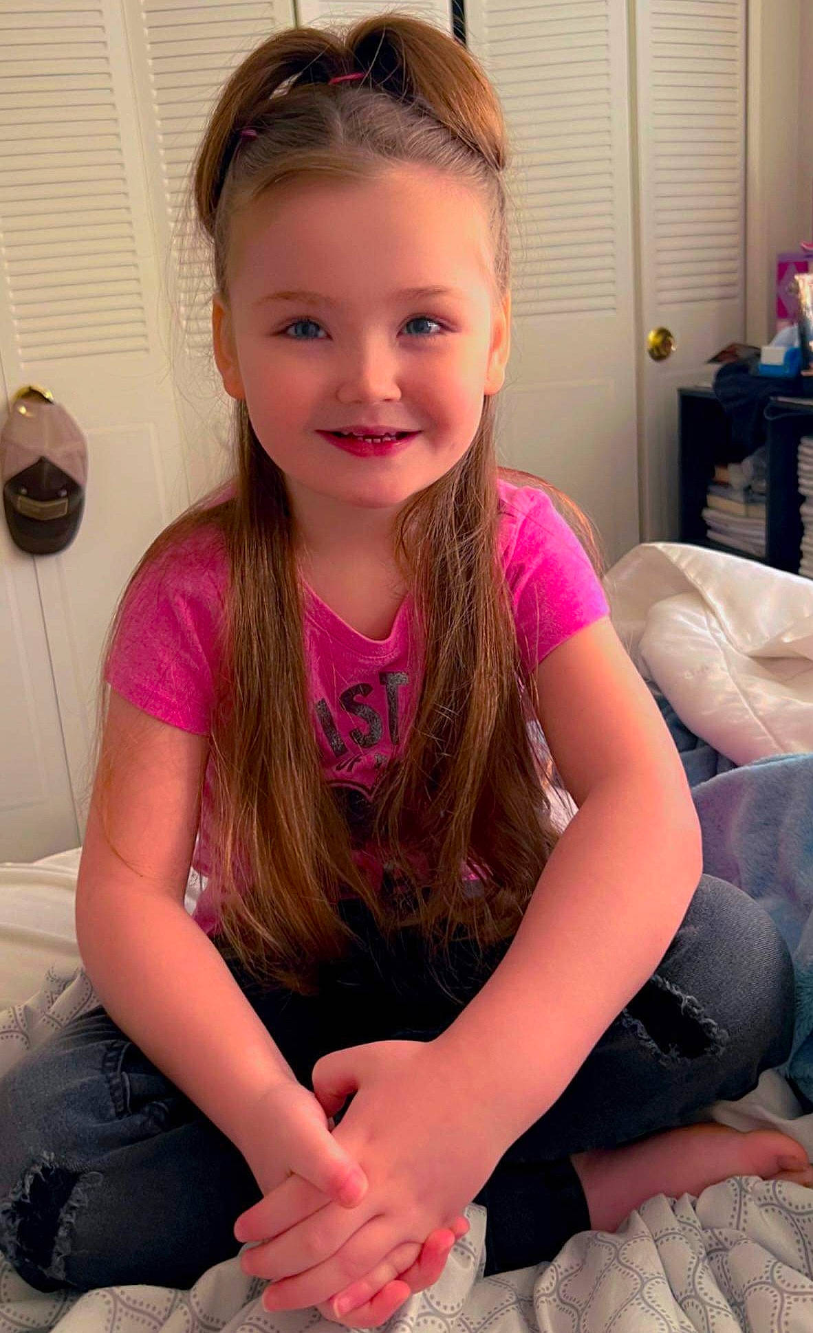 Annabelle is registered to the contest to win money with this photo: arm, black_hair, eyelash, face, facial_expression, finger, hair, hairstyle, happy, human_body, joy, knee, lap, muscle, neck, person, pink, shoulder, skin, sleeve