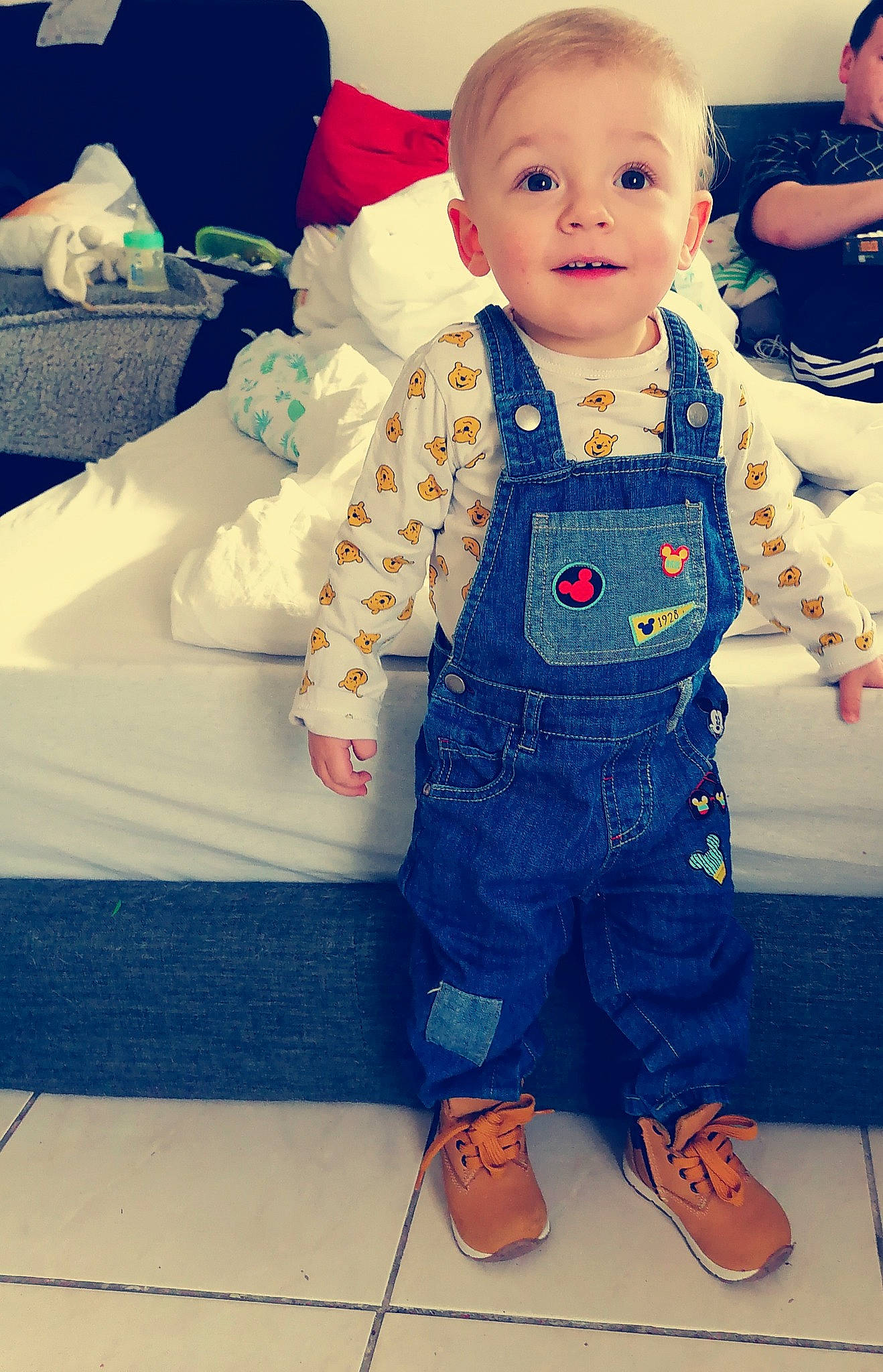 Noa a rejoint le concours — aidez-le/la à gagner de superbes lots ! baby, baby_products, blue, cheek, child, denim, doll, eye, head, jeans, outerwear, overall, person, room, skin, sleeve, standing, textile, toddler, toy