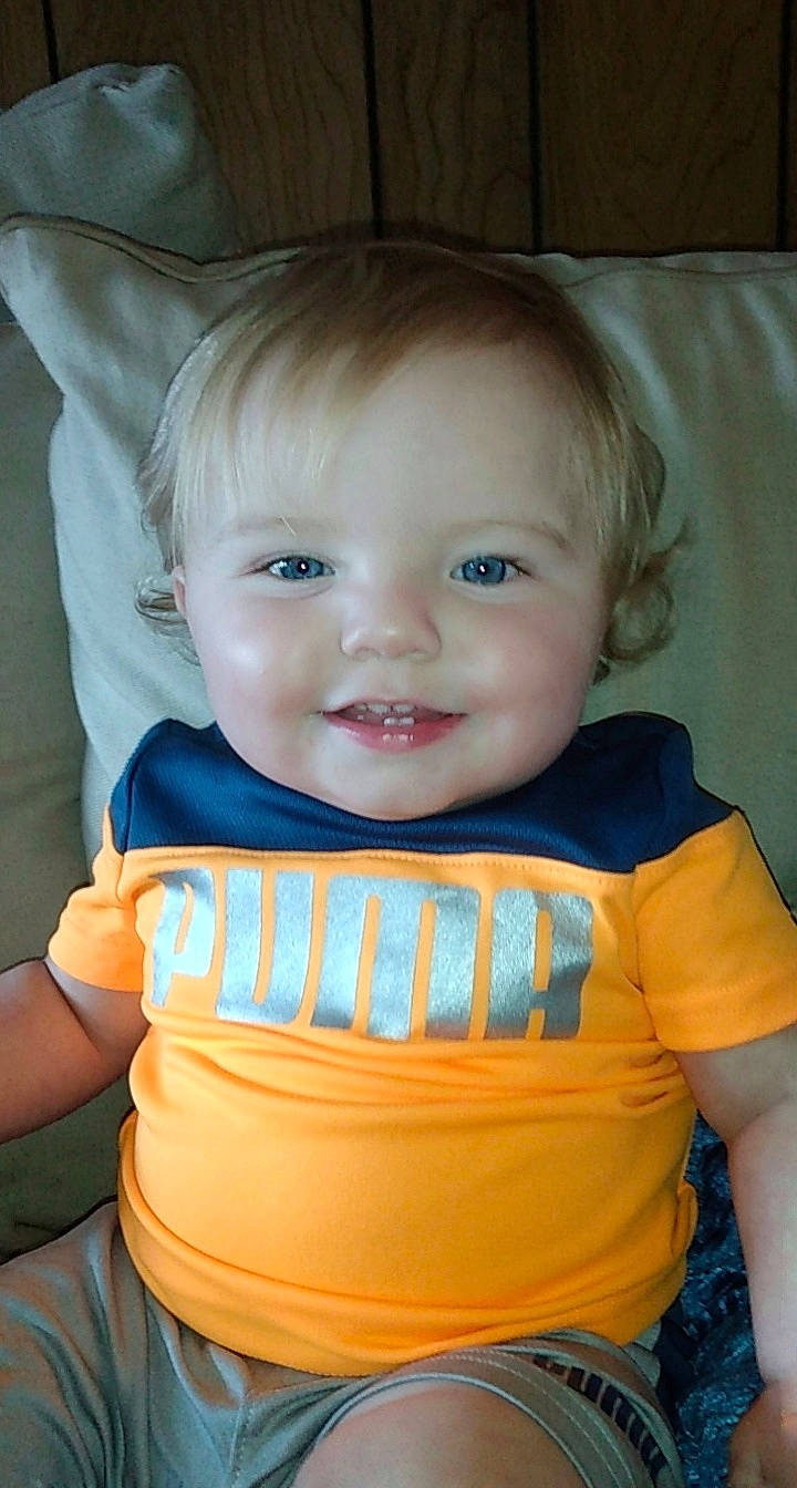 Eli is registered to the contest to win money with this photo: arm, azure, baby_toddler_clothing, cheek, chin, eye, eyebrow, face, facial_expression, forehead, hairstyle, head, human_body, joy, mouth, neck, nose, person, shoulder, skin