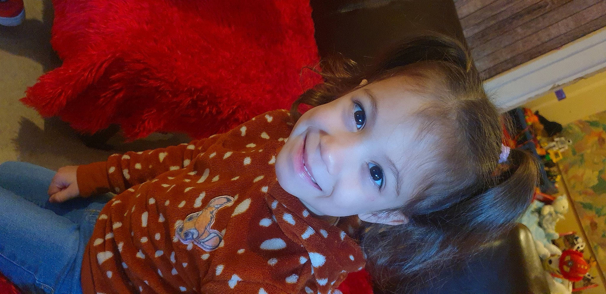 Stacy participe au concours pour gagner de l'argent avec cette photo : brown_hair, cheek, child, chin, eye, eyebrow, flash_photography, fun, happy, iris, joy, lip, long_hair, mouth, nose, orange, person, skin, smile, toddler