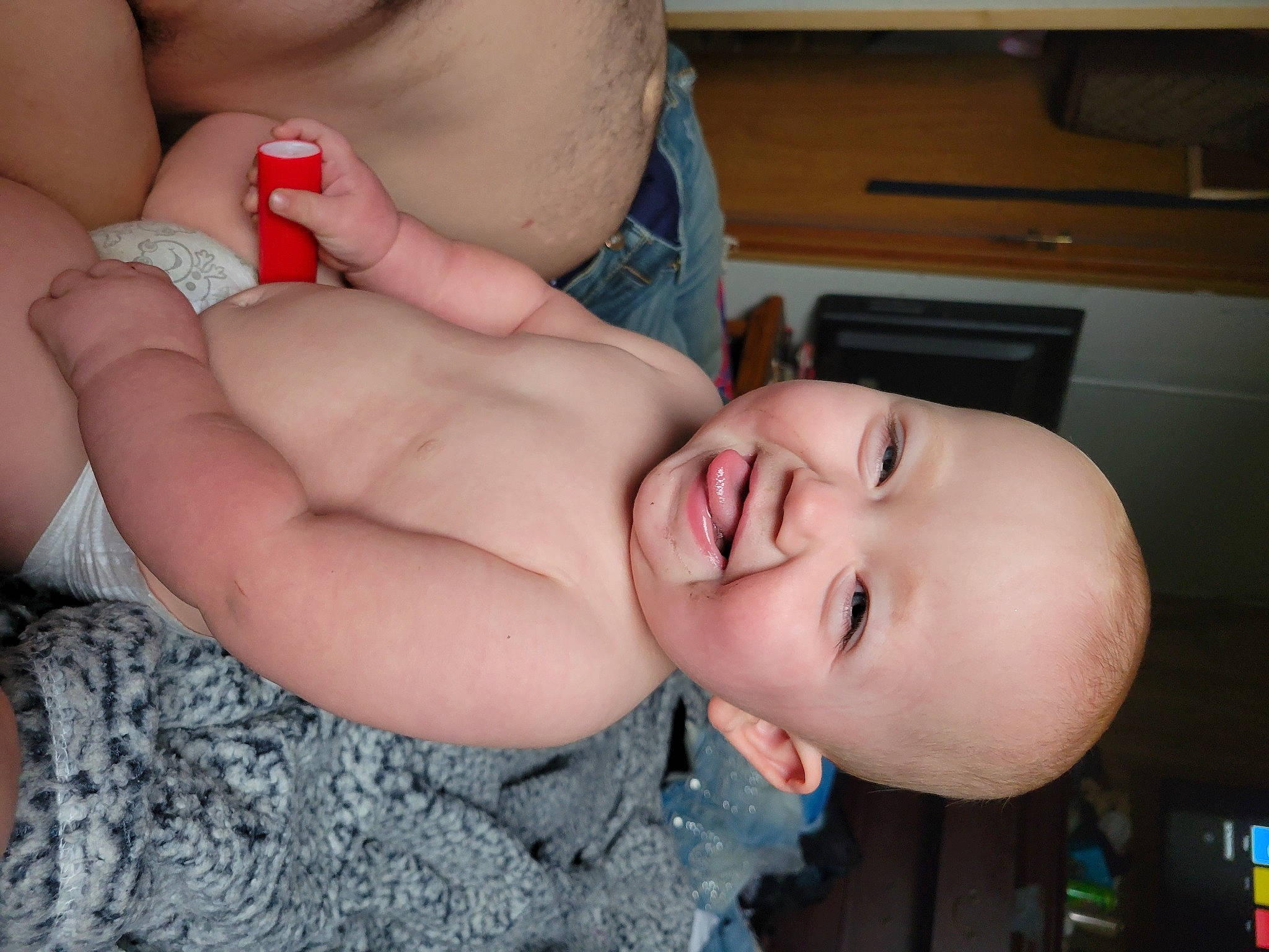 Mae is registered to the contest to win money with this photo: arm, cheek, chin, ear, eye, eyebrow, face, facial_expression, hand, human_body, joint, joy, leg, lip, mouth, muscle, neck, nose, organ, person