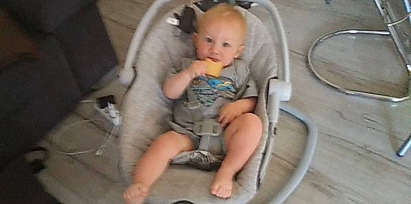 Inacio participe au concours pour gagner de l'argent avec cette photo : baby, baby_products, birth, child, person, play, product, sitting, toddler