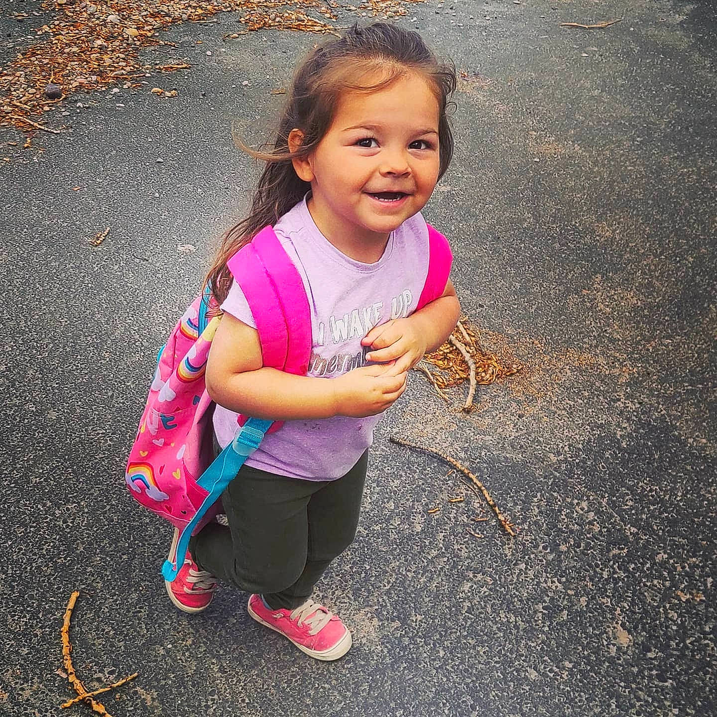 Tynnessee is registered to the contest to win money with this photo: arm, asphalt, cool, eye, face, facial_expression, grass, hair, hairstyle, hand, happy, head, human_body, joy, leisure, organ, people_in_nature, person, road_surface, smile