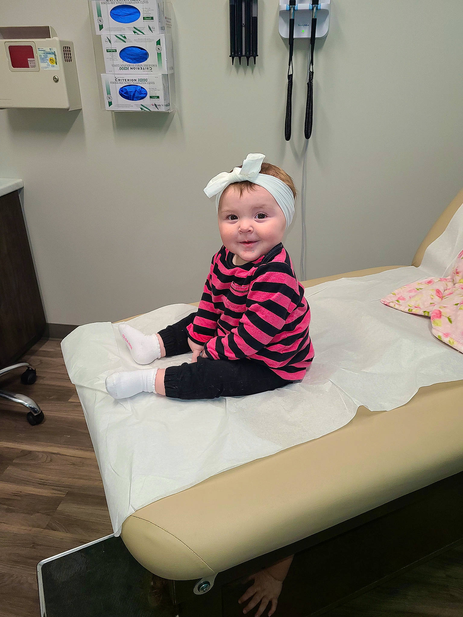 Violett is registered to the contest to win money with this photo: baby_toddler_clothing, comfort, elbow, fashion_design, flooring, headwear, human_leg, knee, linens, magenta, pattern, person, product, rectangle, room, sitting, sleeve, smile, t_shirt, toddler