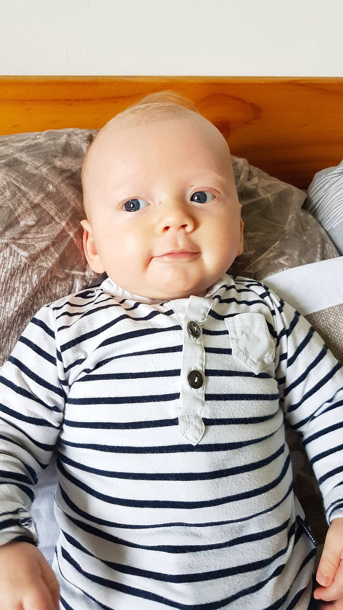 Arsène a rejoint le concours — aidez-le/la à gagner de superbes lots ! baby, baby_products, baby_toddler_clothing, cheek, child, face, nose, outerwear, person, product, skin, sleeve, toddler