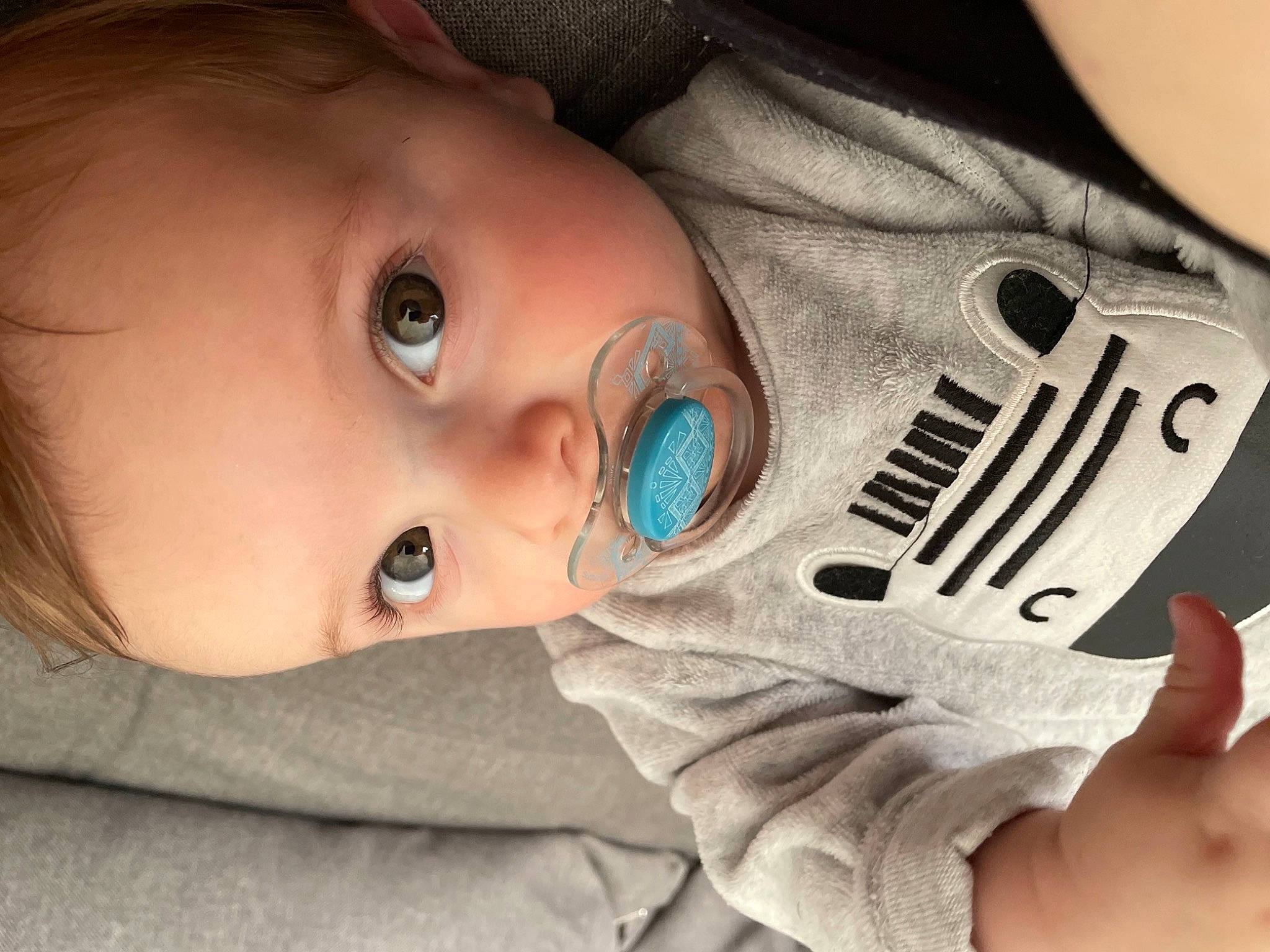 Maylon participe au concours pour gagner de l'argent avec cette photo : arm, cheek, chin, clothing, eye, eyebrow, eyelash, face, facial_expression, forehead, hair, hairstyle, hand, head, lip, mouth, nose, person, product, skin