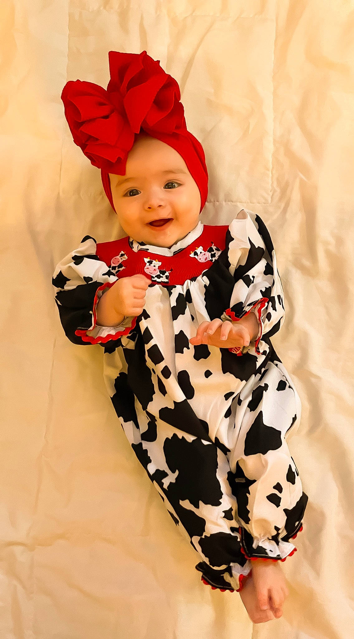 Layla is registered to the contest to win money with this photo: baby, baby_toddler_clothing, child, comfort, dress, entertainment, face, fashion_design, happy, hat, head, headgear, headwear, human_body, joy, mammal, pattern, person, plant, sleeve