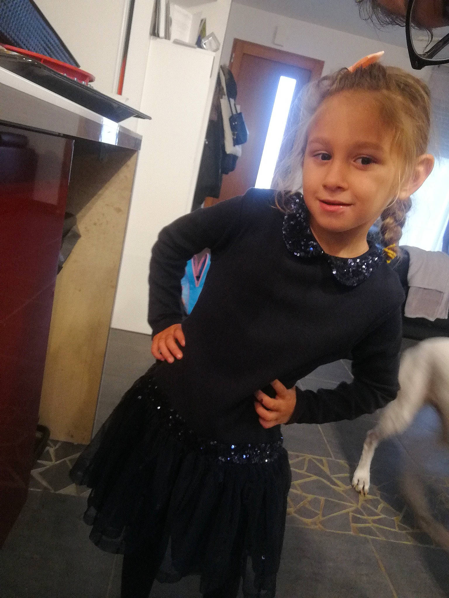 Maylie participe au concours pour gagner de l'argent avec cette photo : child, costume, head, outerwear, person, smile, toddler