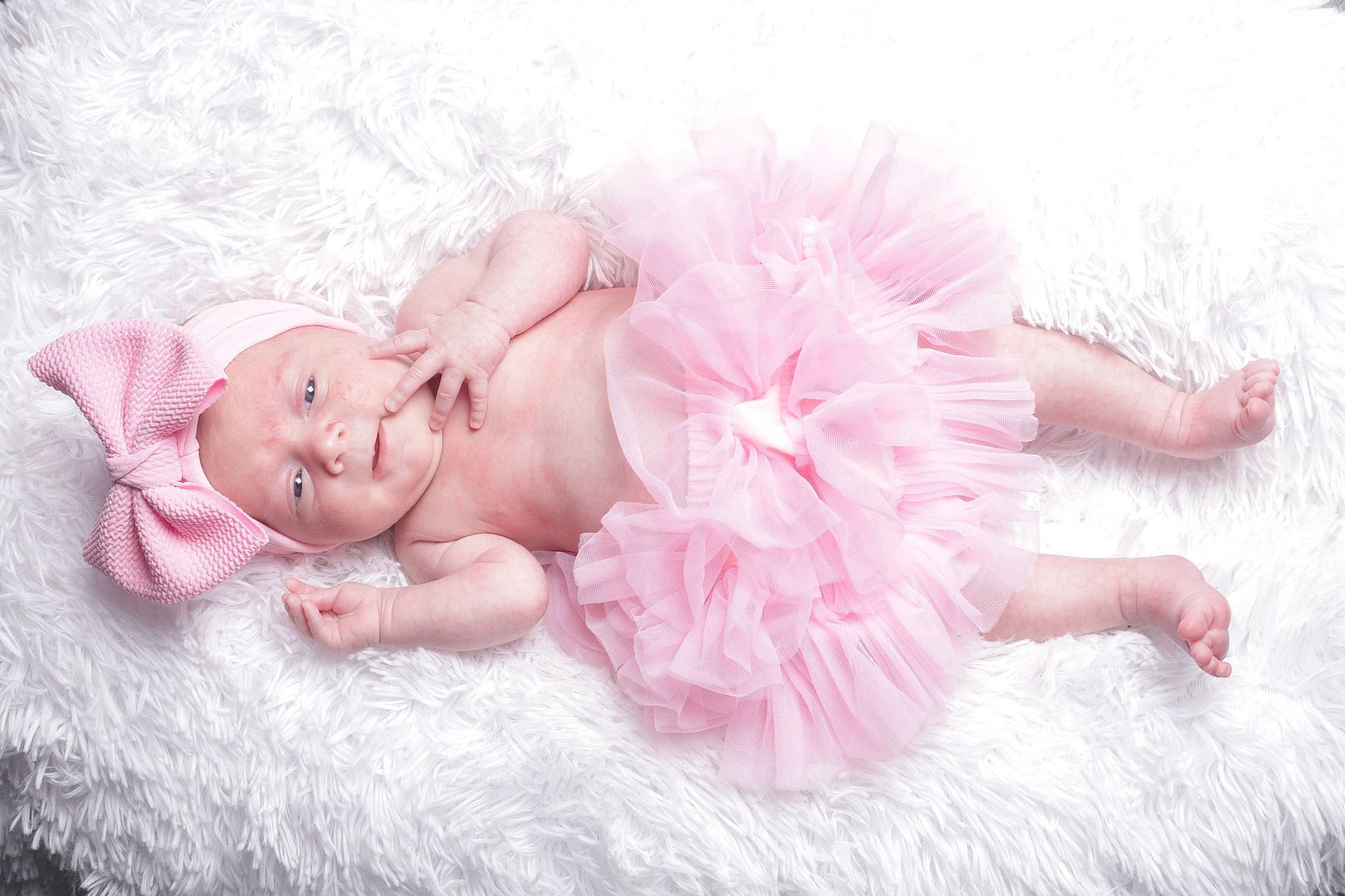 Sydjé participe au concours pour gagner de l'argent avec cette photo : baby, baby_toddler_clothing, child, comfort, dress, embellishment, fashion_accessory, flash_photography, fur, grass, hair_accessory, happy, headband, headgear, headpiece, headwear, linens, person, pink, skin