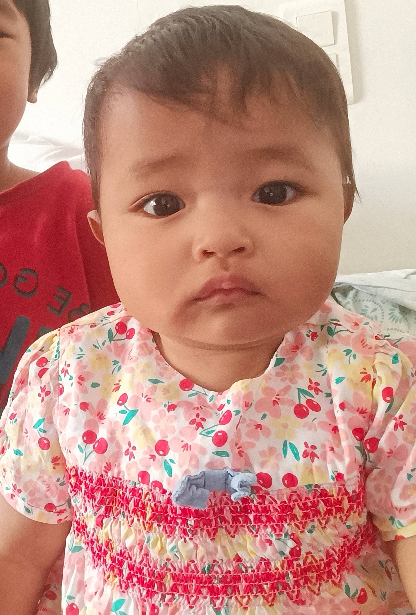 Eliana a rejoint le concours — aidez-le/la à gagner de superbes lots ! baby_toddler_clothing, cheek, chin, ear, eye, eyebrow, eyelash, face, facial_expression, forehead, happy, human, iris, lip, mammal, mouth, neck, nose, person, skin