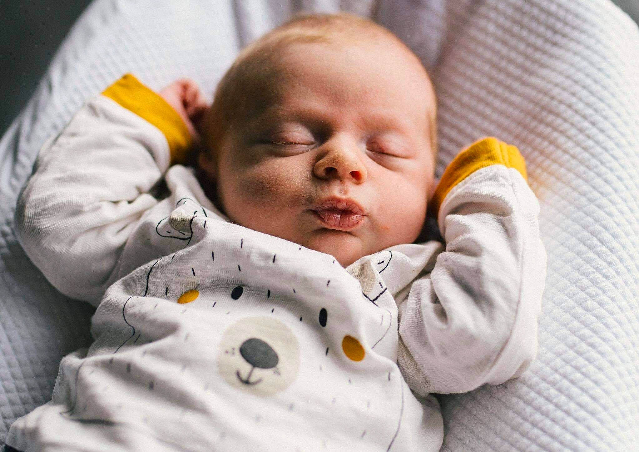 Léo participe au concours pour gagner de l'argent avec cette photo : baby, baby_products, baby_sleeping, baby_toddler_clothing, bedtime, cheek, child, comfort, happy, linens, nap, person, portrait_photography, product, room, skin, sleep, sleeve, toddler