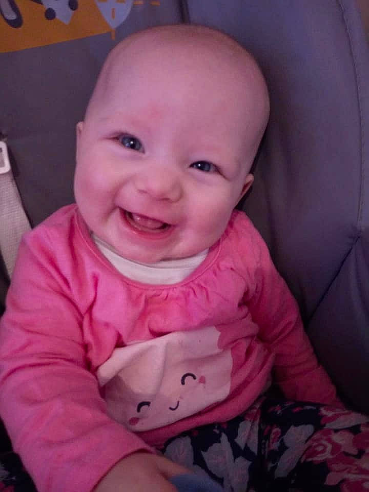 Shanna a rejoint le concours — aidez-le/la à gagner de superbes lots ! baby, baby_making_funny_faces, cheek, child, chin, eye, eyebrow, face, facial_expression, forehead, fun, head, iris, joy, lip, mouth, nose, person, pink, skin