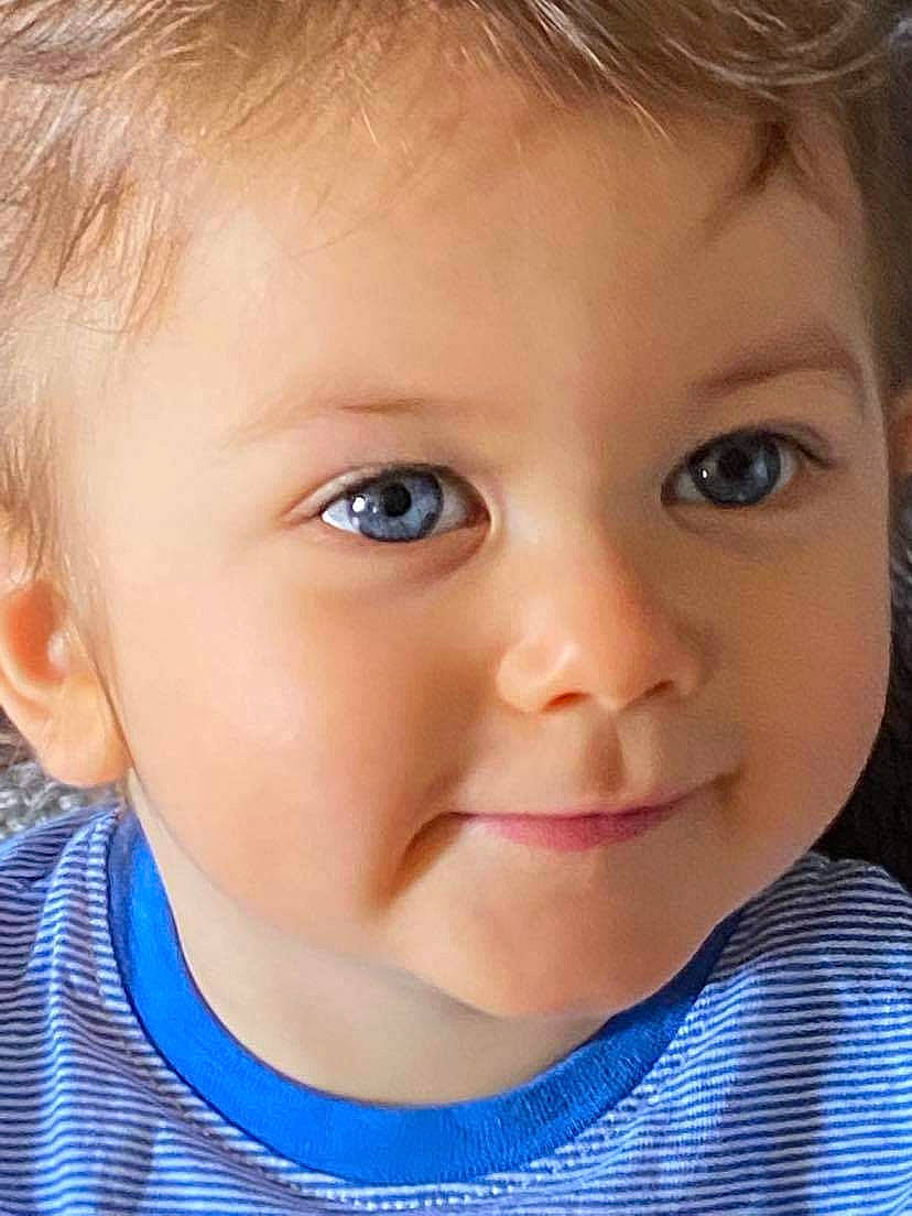 Sacha participe au concours pour gagner de l'argent avec cette photo : baby, baby_toddler_clothing, cheek, child, chin, cool, ear, eyebrow, eyelash, forehead, fun, happy, iris, lip, mouth, neck, nose, person, skin, smile