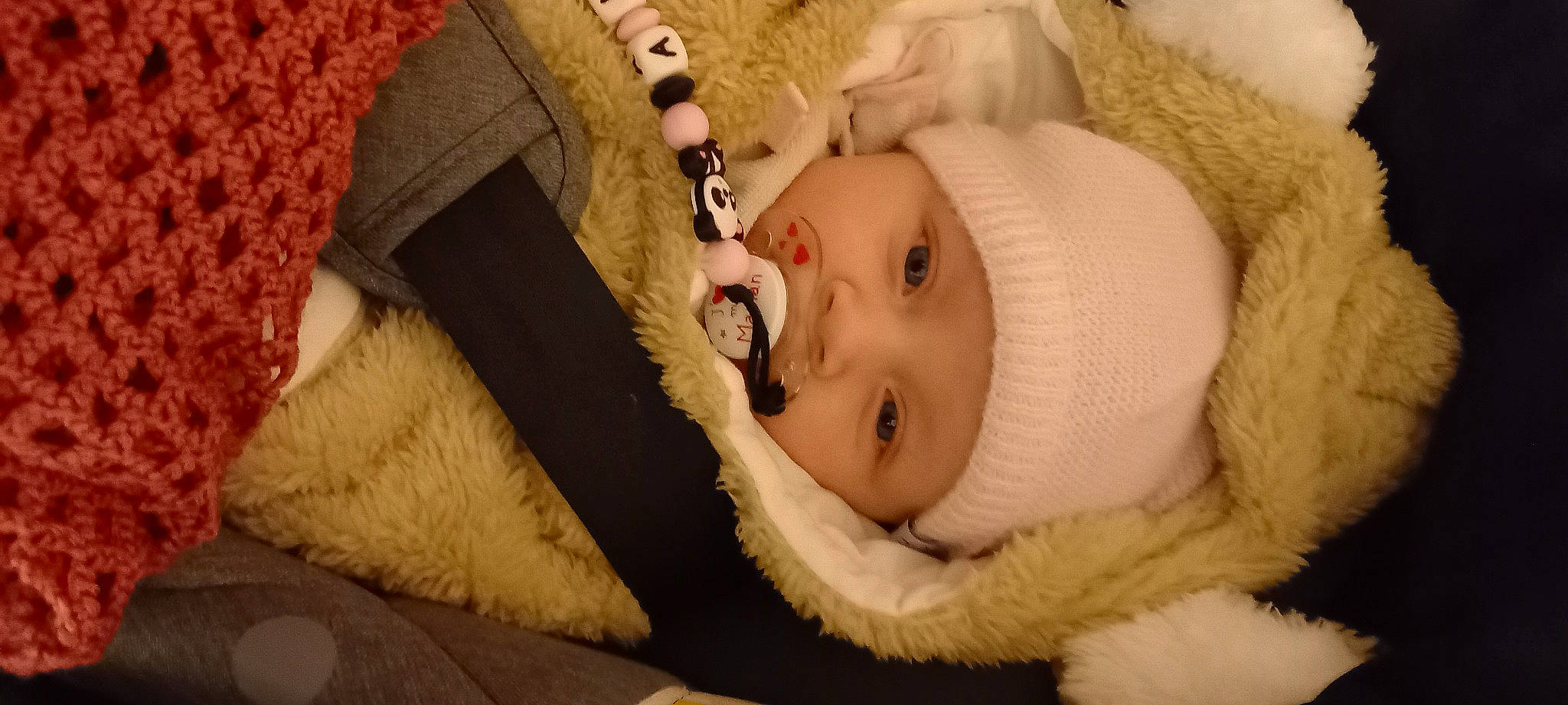 Alina a rejoint le concours — aidez-le/la à gagner de superbes lots ! baby, baby_sleeping, baby_toddler_clothing, cheek, child, comfort, eye, eyelash, headgear, headwear, human_body, iris, lip, nose, outerwear, person, skin, smile, textile, toddler