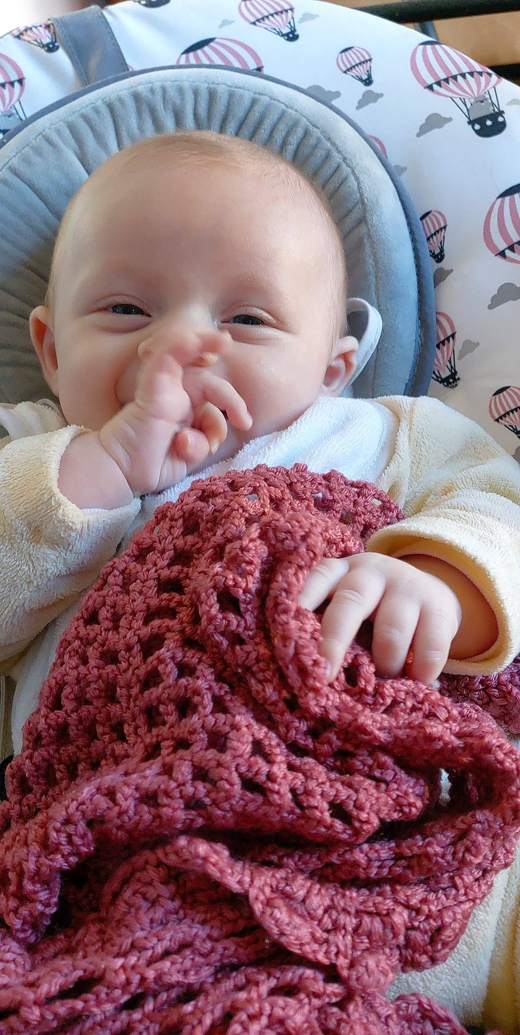 Alina a rejoint le concours — aidez-le/la à gagner de superbes lots ! baby, baby_toddler_clothing, cheek, comfort, finger, head, headgear, iris, lip, neck, organ, outerwear, person, photograph, pink, product, purple, skin, sleeve, textile