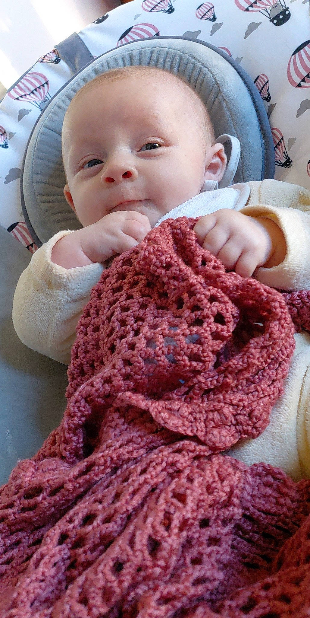 Alina participe au concours pour gagner de l'argent avec cette photo : baby, baby_toddler_clothing, beauty, blue, cheek, child, comfort, eyelash, finger, headgear, lip, neck, organ, pattern, person, photograph, pink, skin, sleeve, toddler