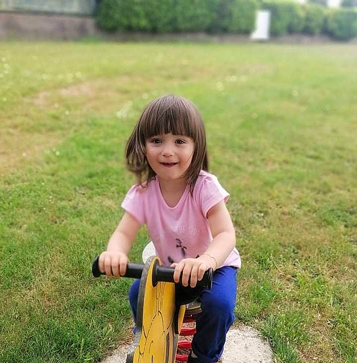 Luana a rejoint le concours — aidez-le/la à gagner de superbes lots ! baby_toddler_clothing, face, facial_expression, fun, grass, grass_family, grassland, happy, joy, lawn, leaf, leisure, nature, people_in_nature, person, plant, recreation, skin, smile, summer