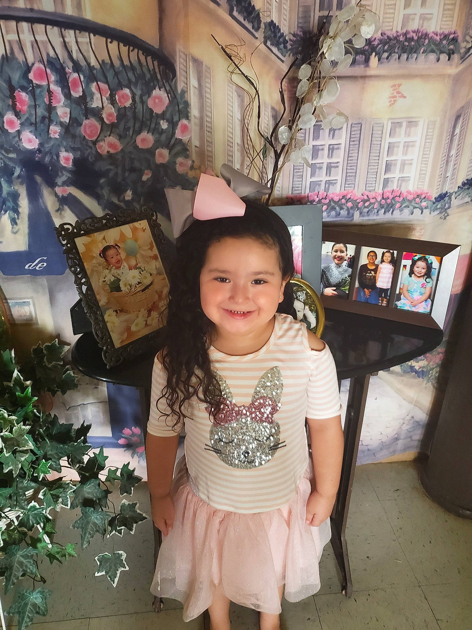 Aryanna is registered to the contest to win money with this photo: child, joy, person, photography, pink, snapshot, t_shirt