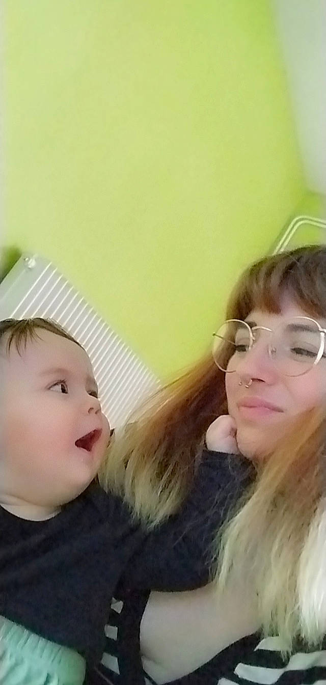 énaël a rejoint le concours — aidez-le/la à gagner de superbes lots ! cheek, chin, ear, eyebrow, eyelash, eyewear, facial_expression, gesture, glasses, happy, iris, jaw, lip, mouth, nose, person, selfie, skin, smile, toddler