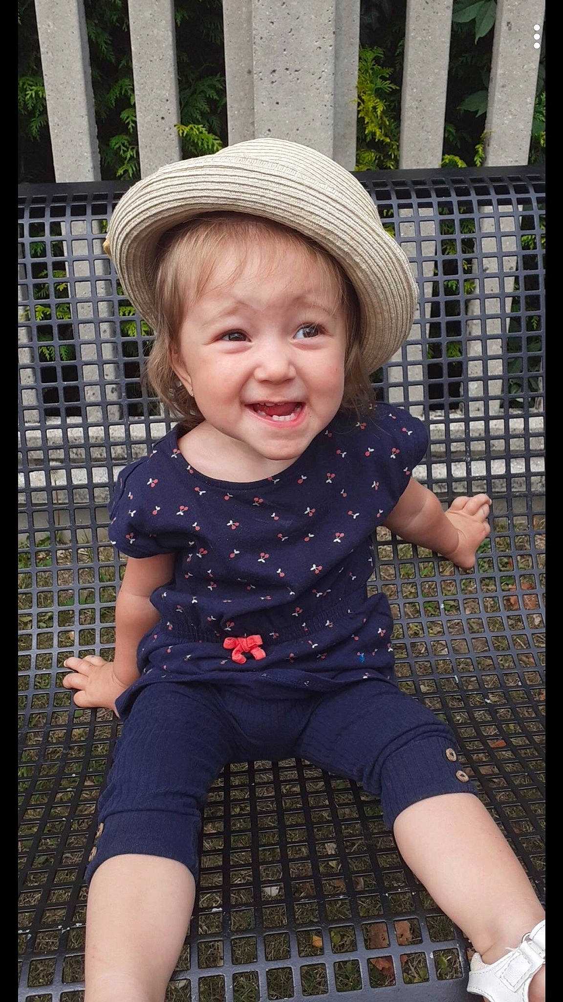 Keymila a rejoint le concours — aidez-le/la à gagner de superbes lots ! baby, baby_toddler_clothing, bonnet, child, eye, fedora, hat, headgear, joy, mesh, mouth, nose, overall, pattern, person, product, sitting, smile, sock, sun_hat