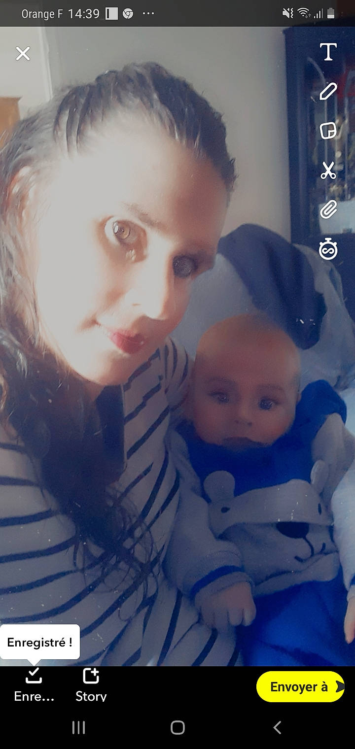 Mylhan participe au concours pour gagner de l'argent avec cette photo : baby, baby_products, baby_toddler_clothing, cheek, curtained_hair, eye, eyebrow, eyelash, forehead, head, iris, lip, love, mammal, nose, person, portrait_photography, selfie