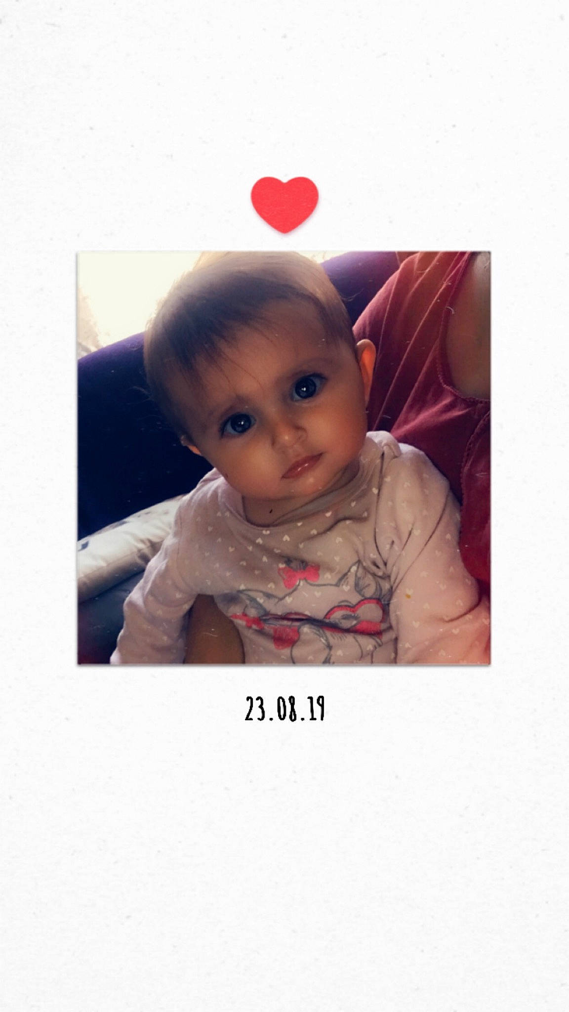 Inaya a rejoint le concours — aidez-le/la à gagner de superbes lots ! baby, cheek, child, face, forehead, head, lip, neck, nose, person, photo_caption, photography, pink, skin, smile, snapshot, toddler