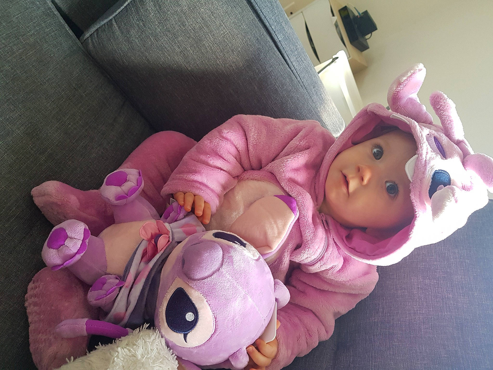 Naëlle participe au concours pour gagner de l'argent avec cette photo : baby, baby_products, baby_toys, child, doll, hand, headwear, person, pink, plush, purple, stuffed_toy, textile, toddler, toy