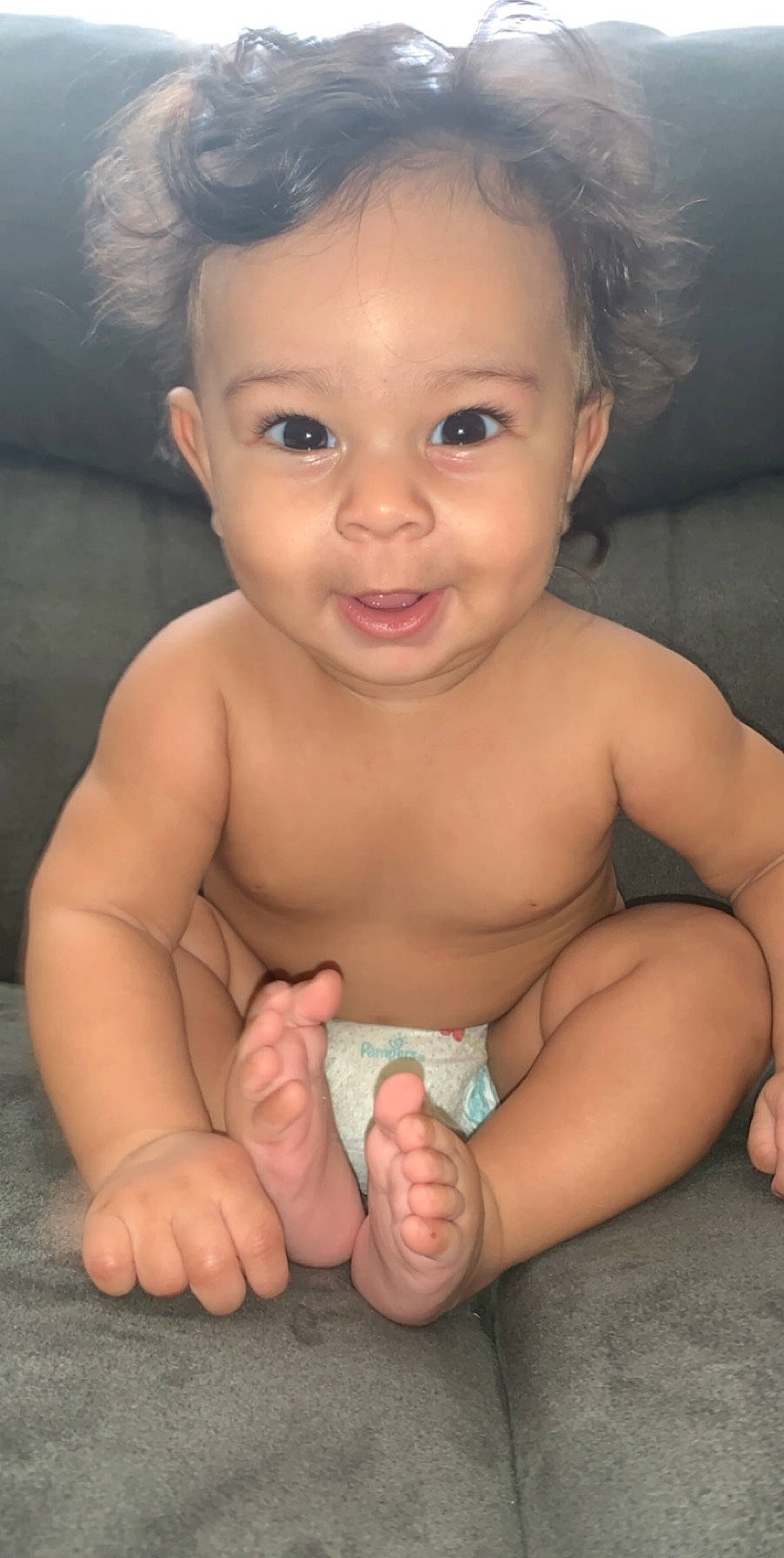 Kaegen is registered to the contest to win money with this photo: arm, baby, baby_making_funny_faces, cheek, child, chin, face, finger, hand, head, lip, mouth, muscle, nose, person, sitting, skin, smile, thumb, toddler