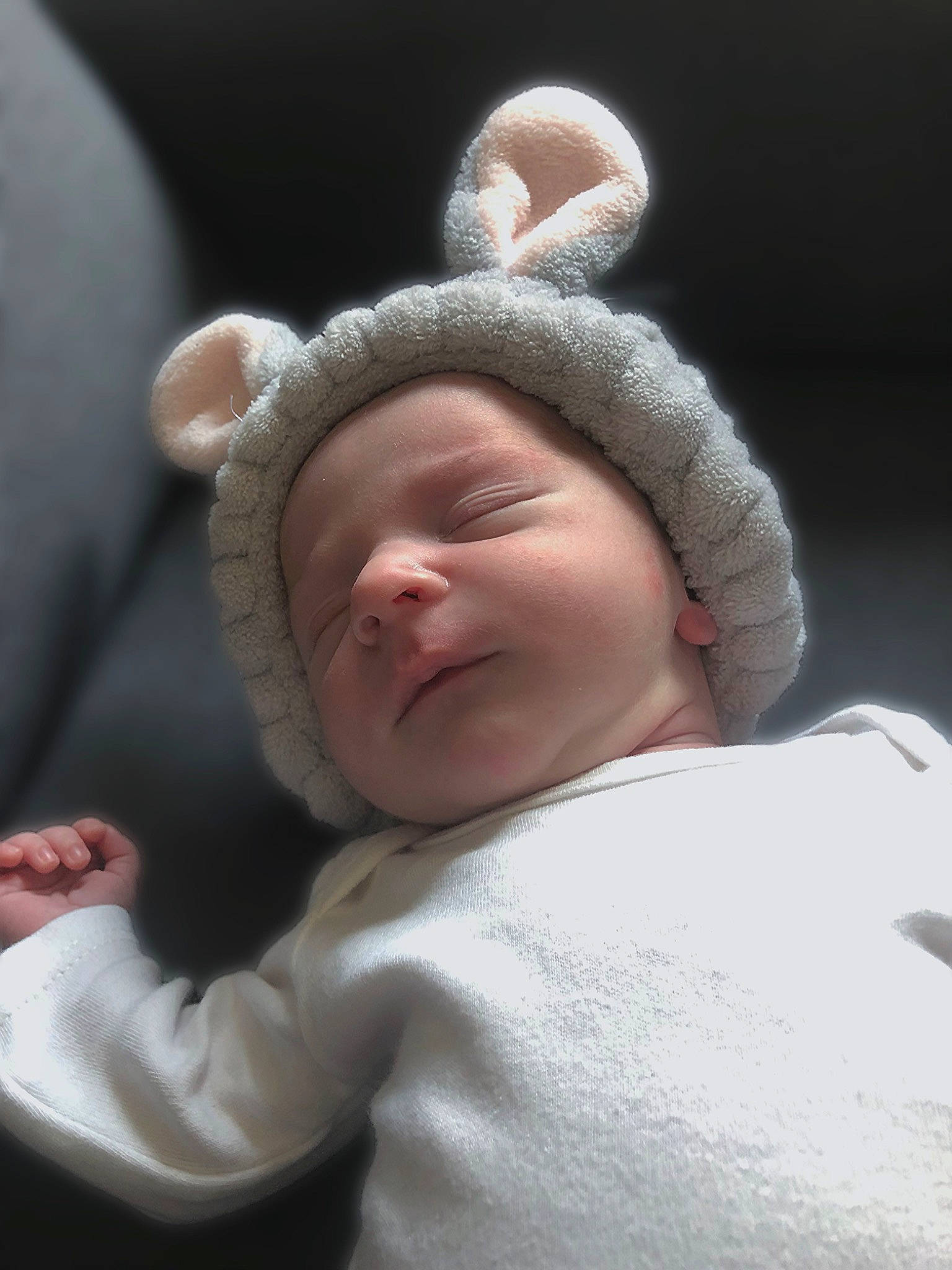 Télio participe au concours pour gagner de l'argent avec cette photo : baby, baby_toddler_clothing, cheek, child, chin, comfort, ear, eyelash, face, flash_photography, fun, gesture, happy, lip, mouth, nose, person, skin, sleeve, smile