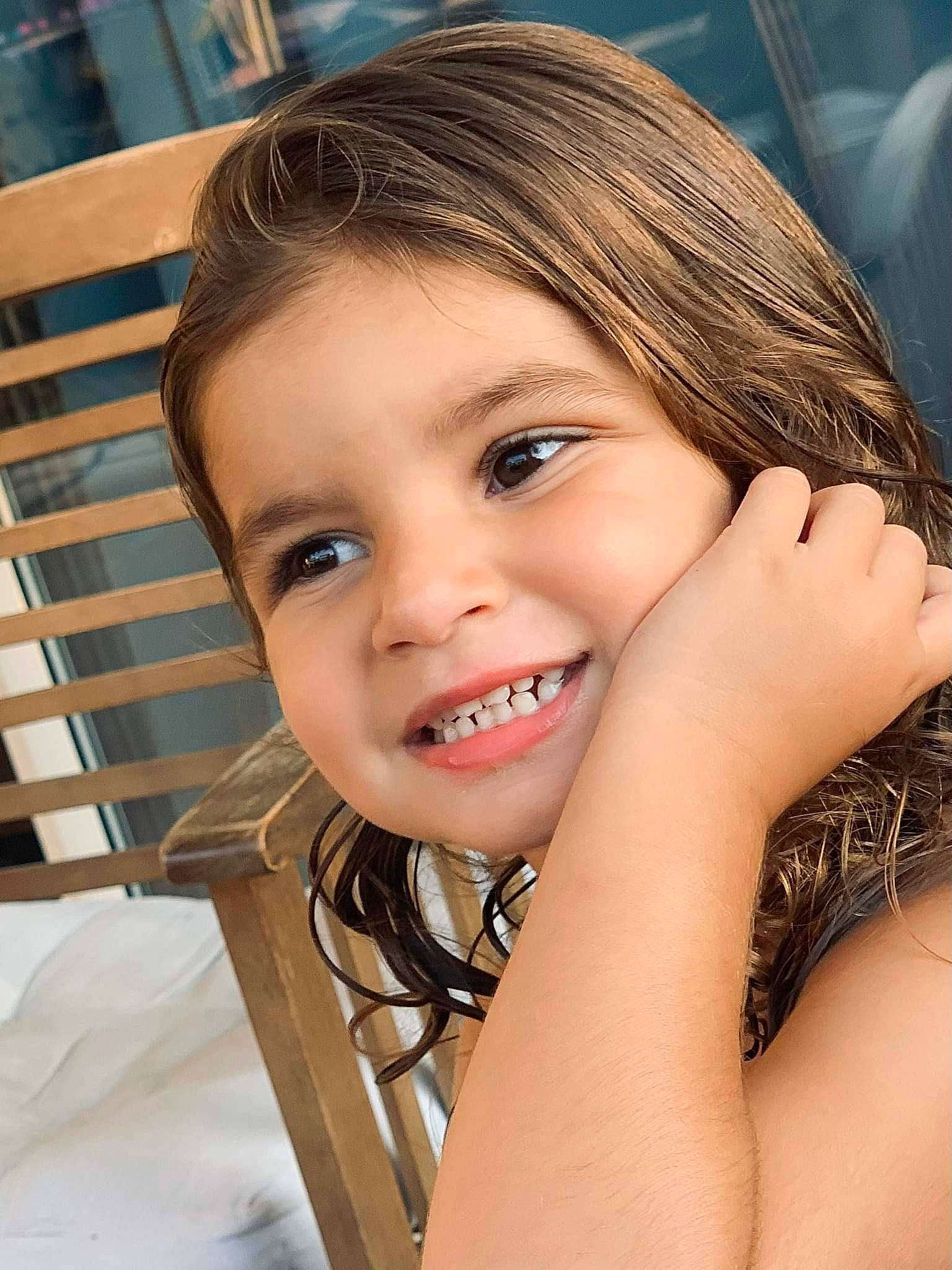 Alessa participe au concours pour gagner de l'argent avec cette photo : cheek, chin, ear, eye, eyebrow, eyelash, face, flash_photography, forehead, hair, hairstyle, head, jaw, joy, lip, mouth, neck, nose, person, shoulder