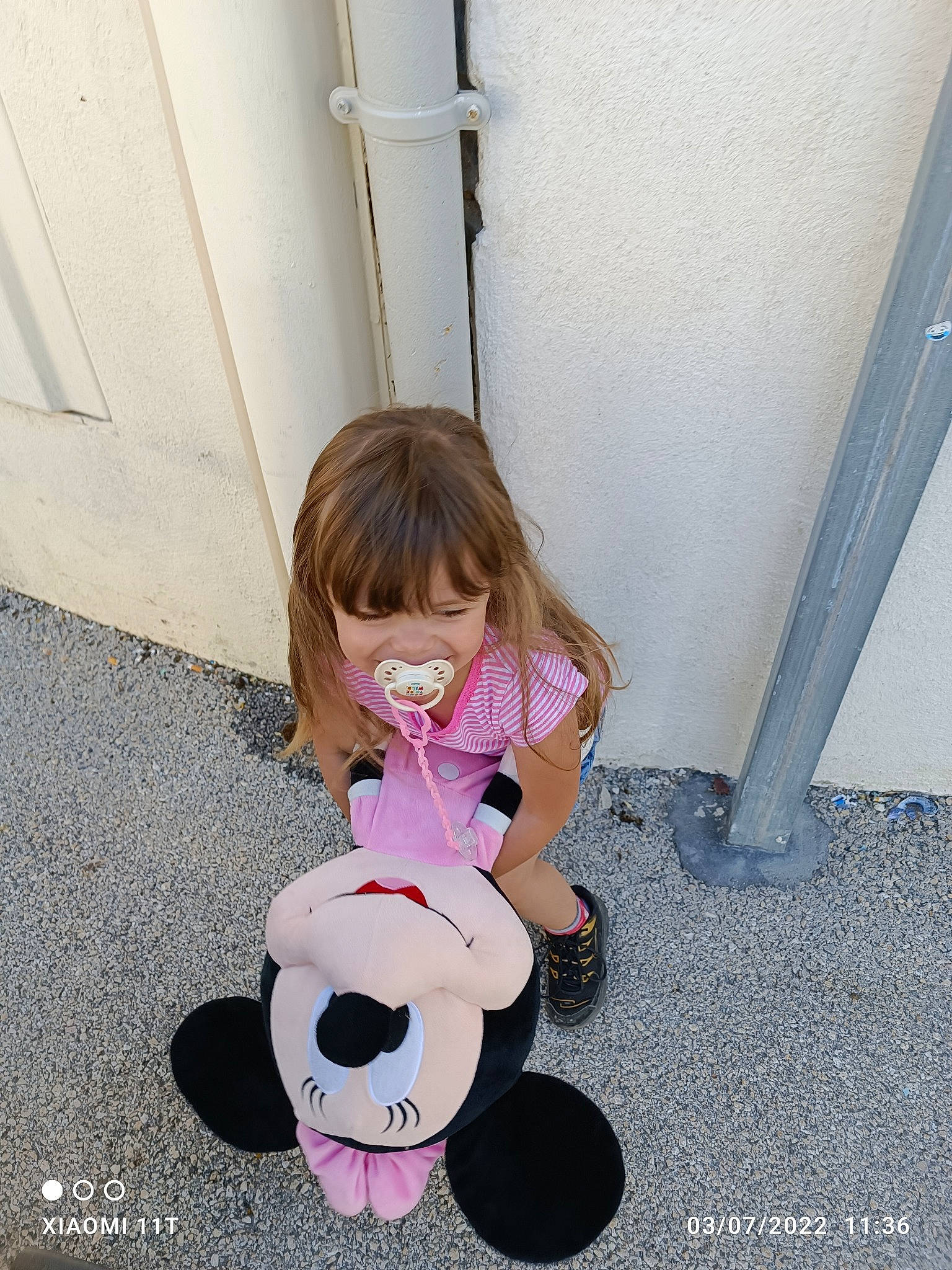 Justine participe au concours pour gagner de l'argent avec cette photo : automotive_wheel_system, baby, baby_toddler_clothing, baby_toys, child, flooring, font, fun, happy, joy, magenta, mammal, pattern, person, pink, smile, sock, stuffed_toy, sunglasses, toddler