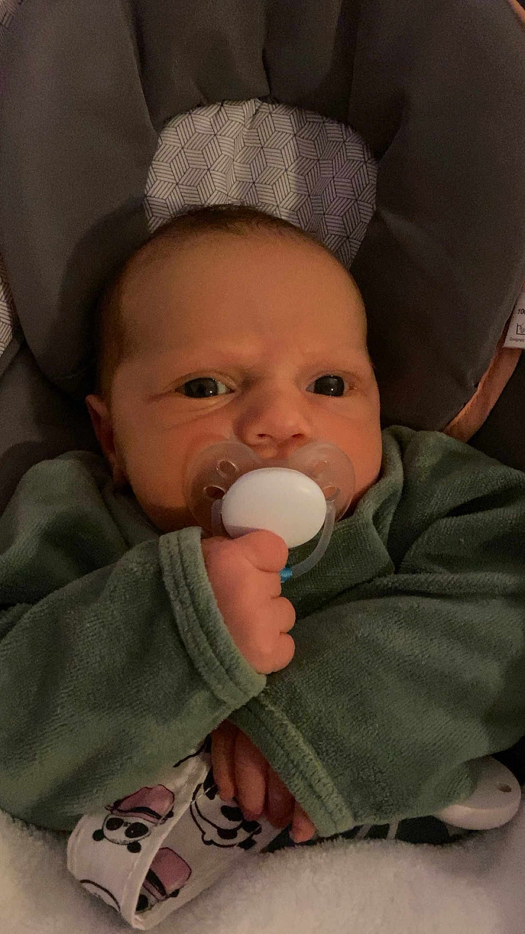 Luciano Ange Milo participe au concours pour gagner de l'argent avec cette photo : baby, pacifier, blanket, cushion, infant, clothing, face, hand, seat, pattern, indoor, cute, newborn, child, portrait, cozy, expression, soft, wearing, wrapped
