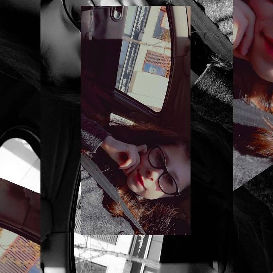 Léa participe au concours pour gagner de l'argent avec cette photo : auto_part, automotive_design, automotive_exterior, automotive_lighting, automotive_tire, automotive_wheel_system, bumper, carmine, communication_device, eyewear, family_car, fashion_accessory, glass, hood, luxury_vehicle, motor_vehicle, person, personal_luxury_car, trunk, vehicle